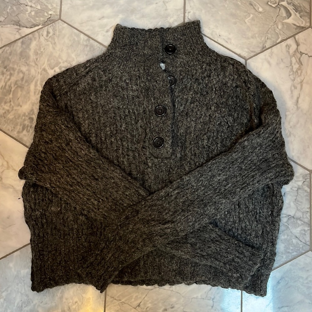 Everlane gray alpaca sweater, size small